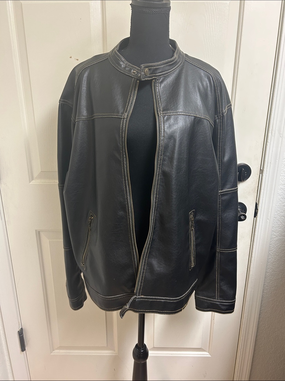 PX Genuine black jacket featuring a minimalist café racer aesthetic. Large - Picture 10 of 13
